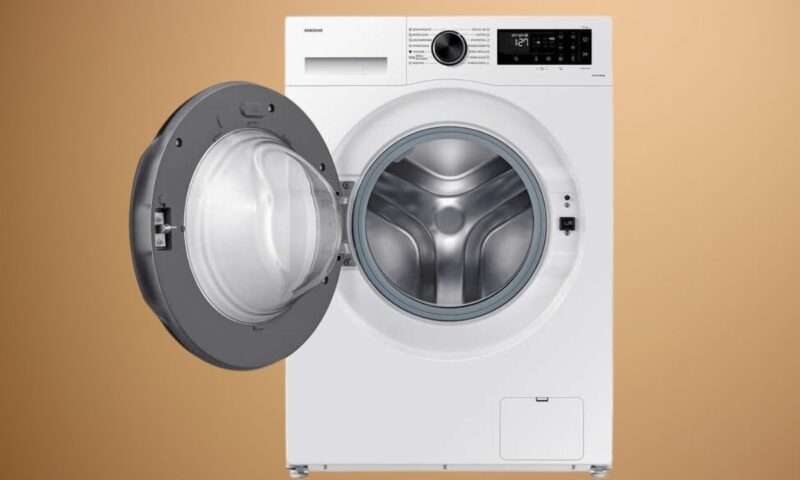 prikaz Samsung WW80CGC0EDAE mašine za veš na krem pozadini